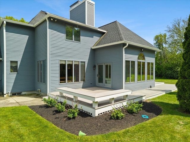 14 Fieldstone Ter, West Bridgewater, MA 02379