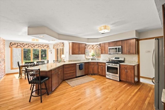 14 Fieldstone Ter, West Bridgewater, MA 02379