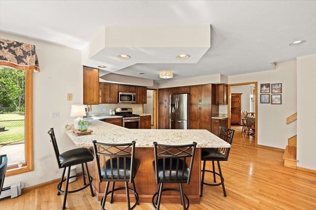 14 Fieldstone Ter, West Bridgewater, MA 02379