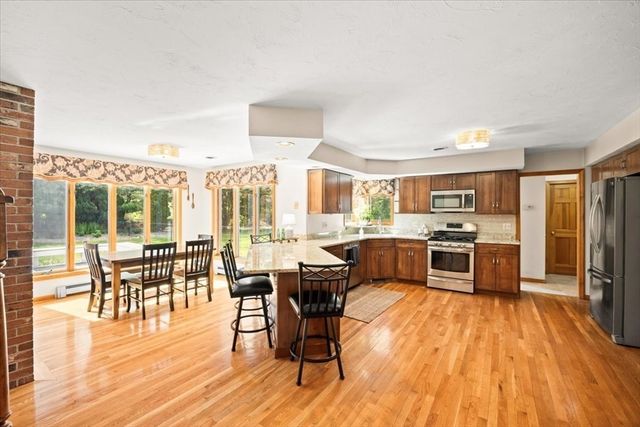 14 Fieldstone Ter, West Bridgewater, MA 02379