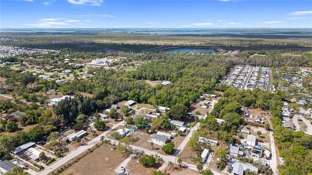 19560 Spicewood LN, Fort Myers, FL 33908