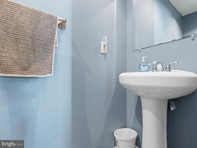 32 HILLSIDE RD, Wilmington, DE 19804