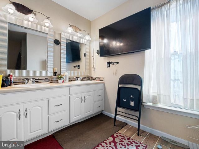 32 HILLSIDE RD, Wilmington, DE 19804