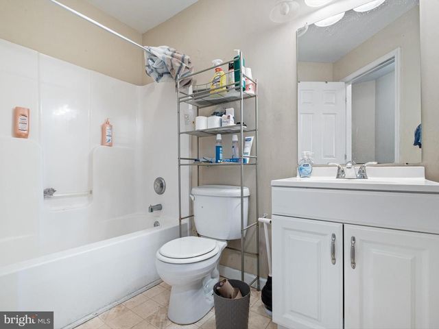 32 HILLSIDE RD, Wilmington, DE 19804