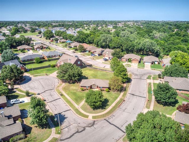1816 Creekside Drive, Norman, OK 73071