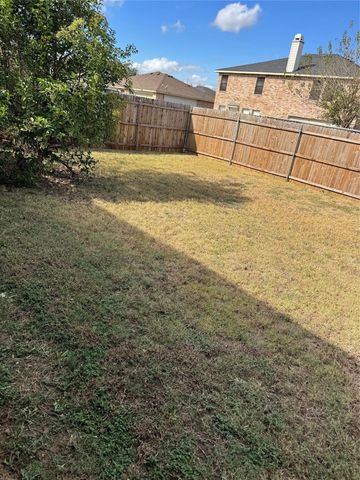 611 Pondview Drive, Cedar Hill, TX 75104