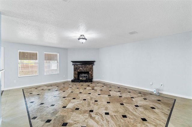 611 Pondview Drive, Cedar Hill, TX 75104