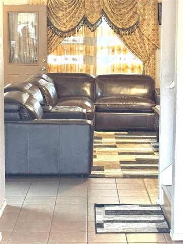 611 Pondview Drive, Cedar Hill, TX 75104