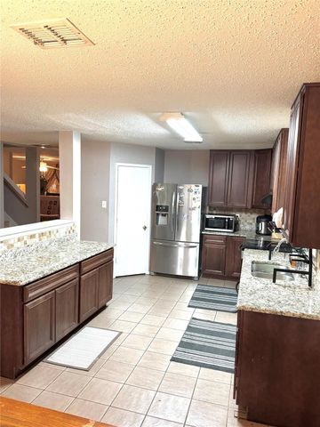 611 Pondview Drive, Cedar Hill, TX 75104