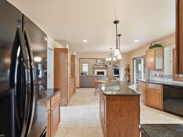 46288 Glen Pointe Drive, Shelby Twp, MI 48315