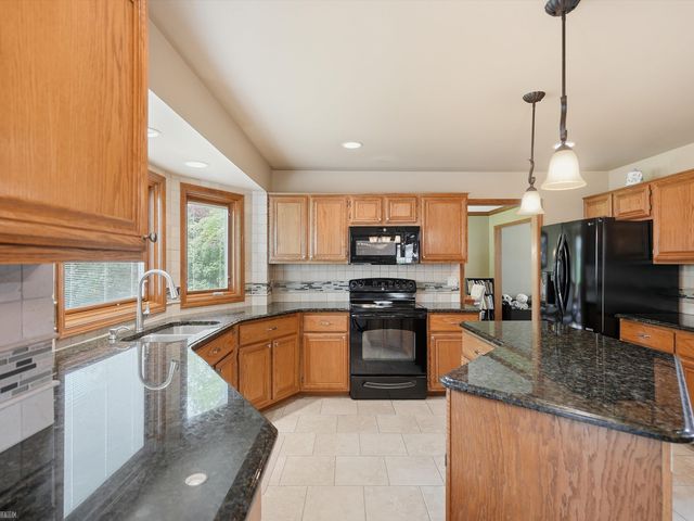 46288 Glen Pointe Drive, Shelby Twp, MI 48315