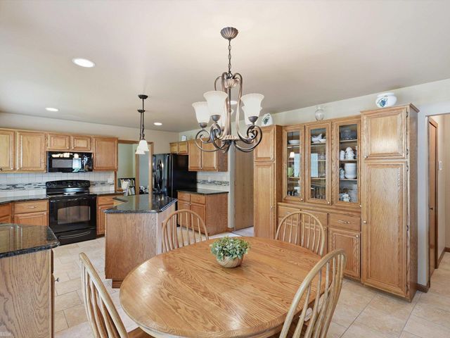46288 Glen Pointe Drive, Shelby Twp, MI 48315