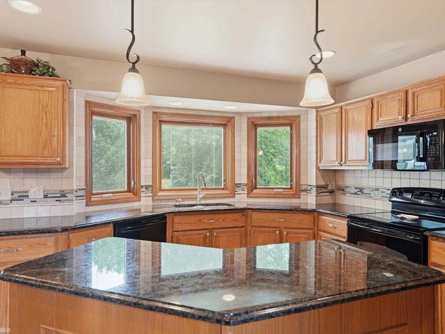 46288 Glen Pointe Drive, Shelby Twp, MI 48315