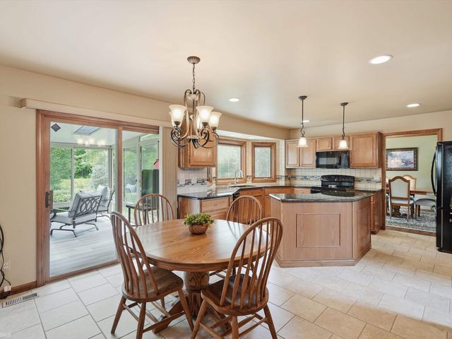 46288 Glen Pointe Drive, Shelby Twp, MI 48315