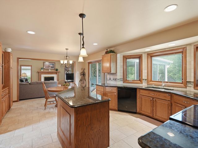 46288 Glen Pointe Drive, Shelby Twp, MI 48315
