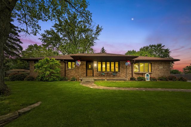 8950 S 84th Avenue, Hickory Hills, IL 60457