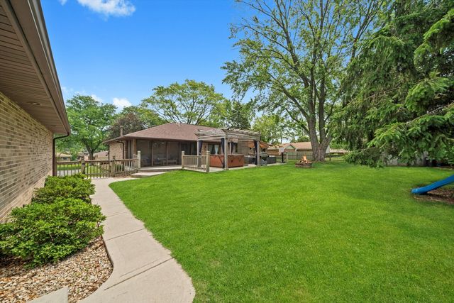 8950 S 84th Avenue, Hickory Hills, IL 60457