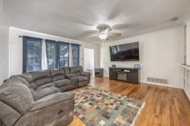 2042 Avon Drive, Denison, TX 75020