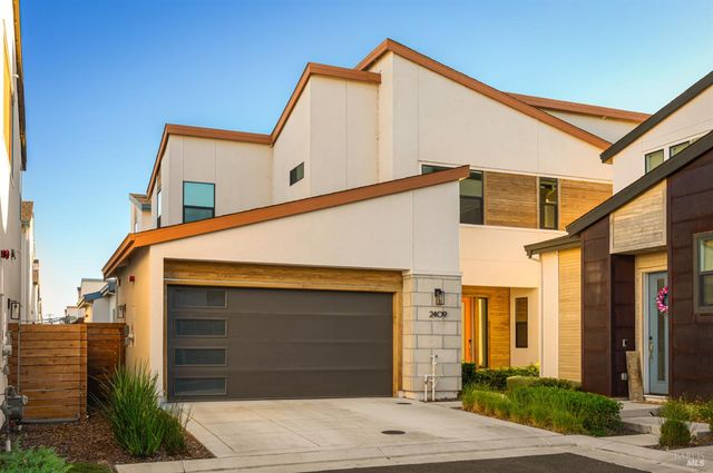 2409 Waterside Dr, Fairfield, CA 94533