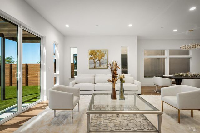 2409 Waterside Dr, Fairfield, CA 94533