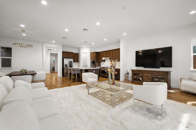 2409 Waterside Dr, Fairfield, CA 94533