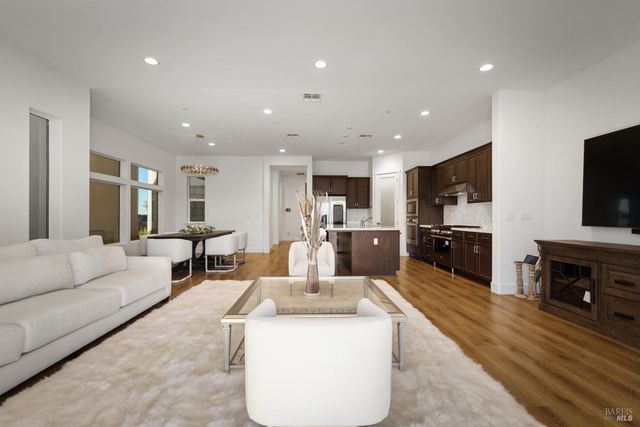2409 Waterside Dr, Fairfield, CA 94533