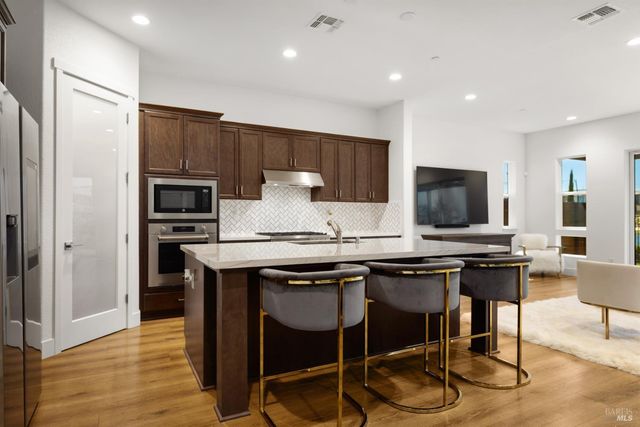 2409 Waterside Dr, Fairfield, CA 94533