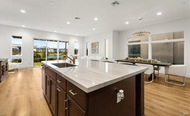 2409 Waterside Dr, Fairfield, CA 94533