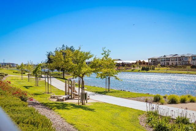 2409 Waterside Dr, Fairfield, CA 94533