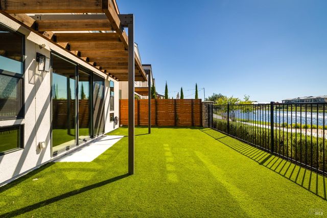 2409 Waterside Dr, Fairfield, CA 94533