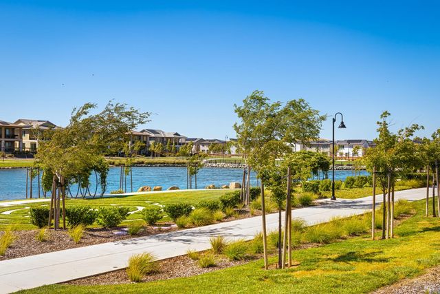 2409 Waterside Dr, Fairfield, CA 94533