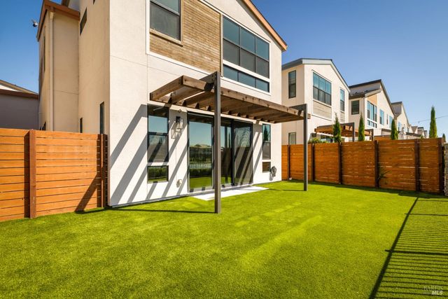 2409 Waterside Dr, Fairfield, CA 94533