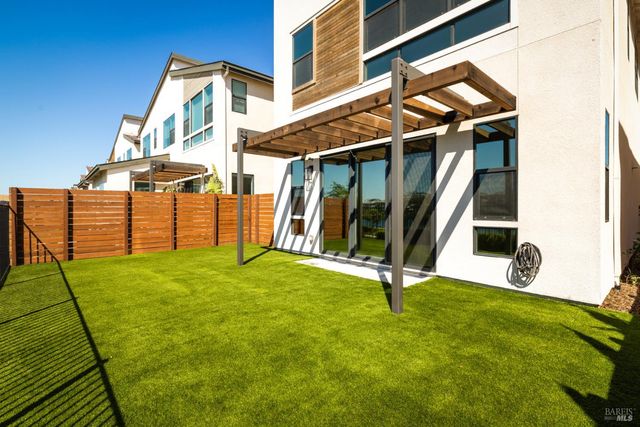 2409 Waterside Dr, Fairfield, CA 94533