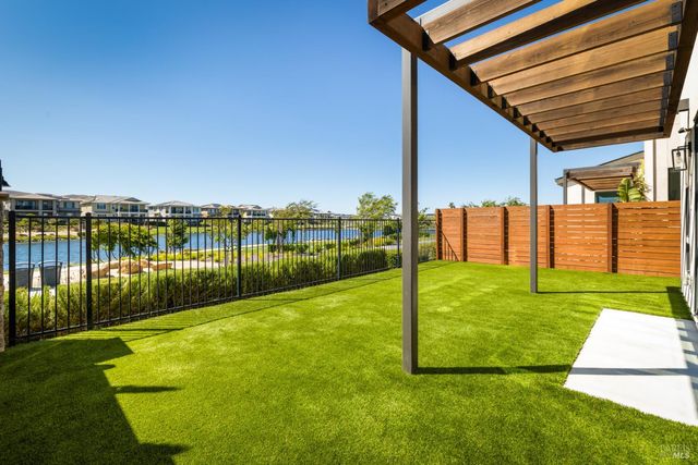 2409 Waterside Dr, Fairfield, CA 94533