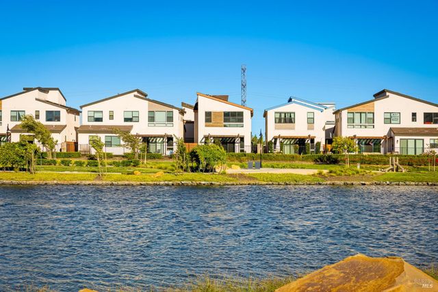 2409 Waterside Dr, Fairfield, CA 94533