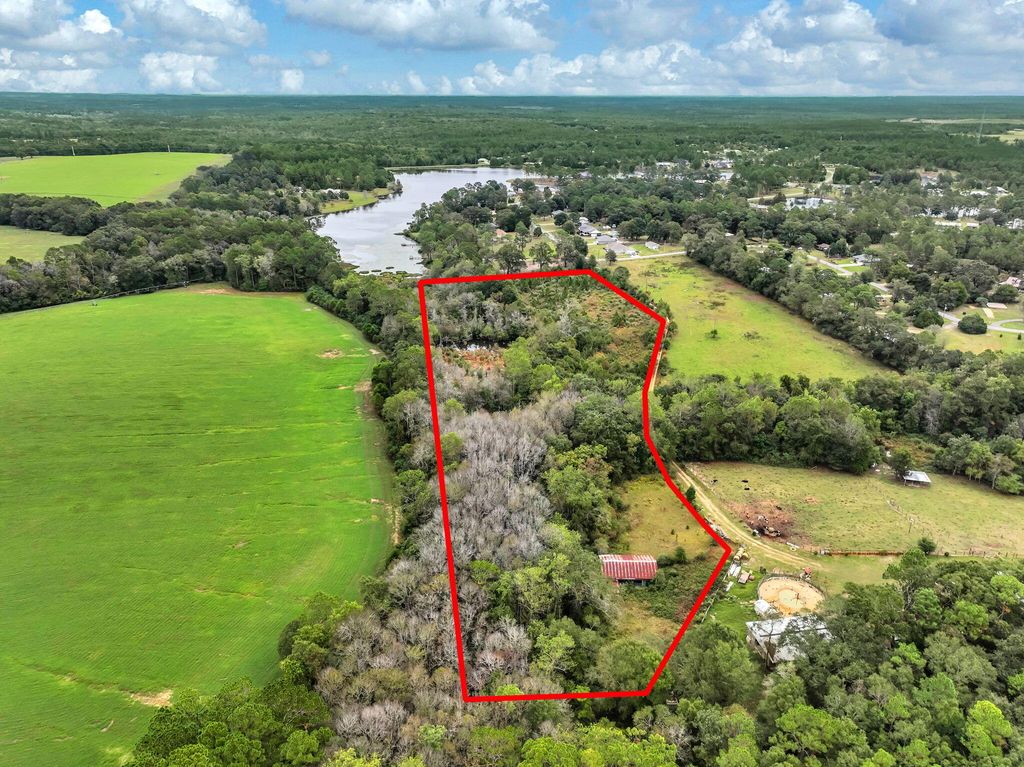685 Pinewood Drive, Defuniak Springs, FL 32433