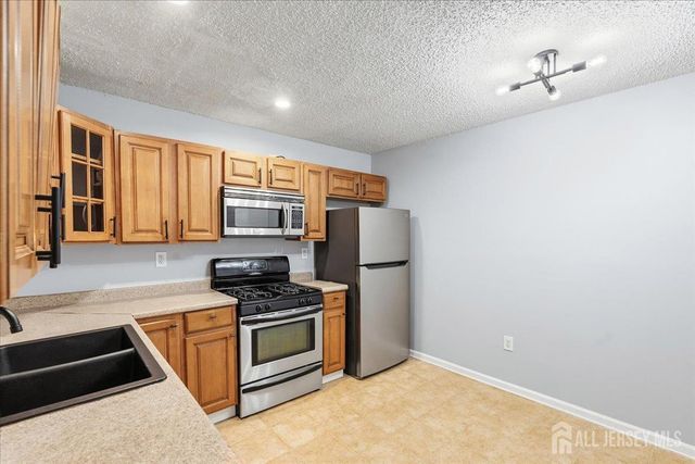 28 Boston Court, Newark, NJ 07103