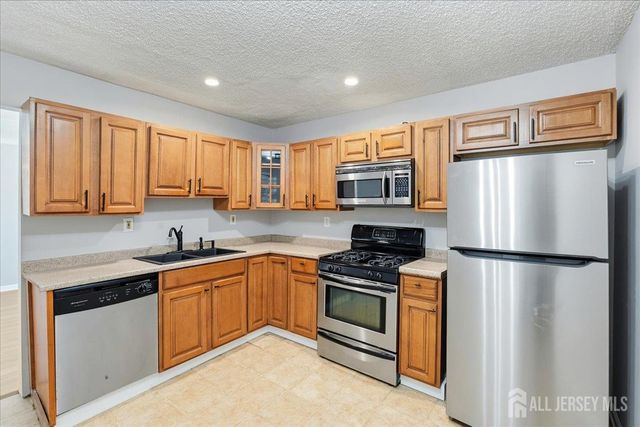 28 Boston Court, Newark, NJ 07103