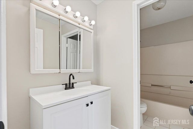 28 Boston Court, Newark, NJ 07103