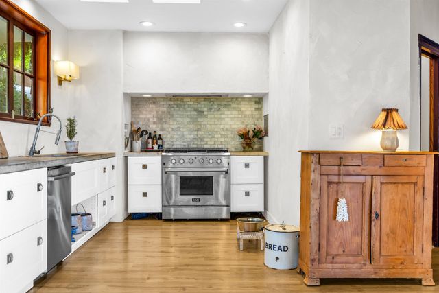 1854 Olinda Rd, Makawao, HI 96768