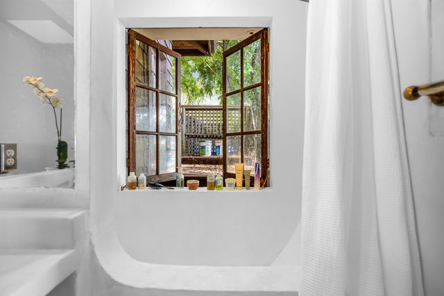 1854 Olinda Rd, Makawao, HI 96768