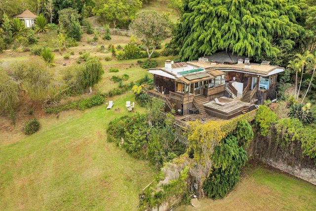 1854 Olinda Rd, Makawao, HI 96768