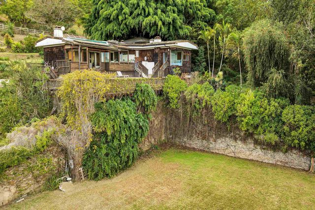1854 Olinda Rd, Makawao, HI 96768