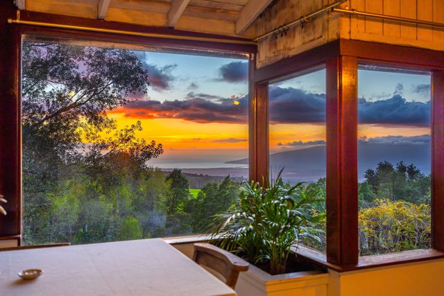 1854 Olinda Rd, Makawao, HI 96768