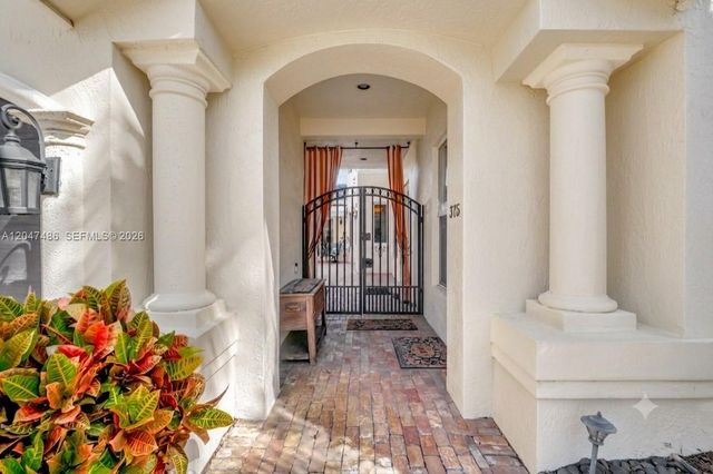 375 SW 16th St, Boca Raton, FL 33432