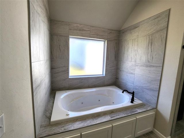 11705 NW 102nd Street, Yukon, OK 73099