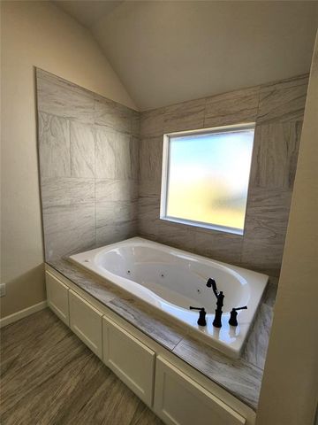 11705 NW 102nd Street, Yukon, OK 73099