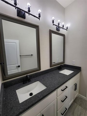 11705 NW 102nd Street, Yukon, OK 73099