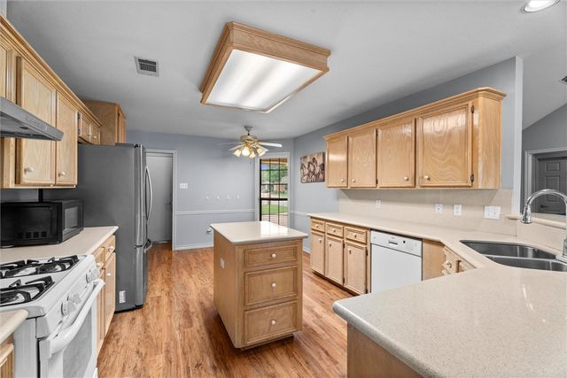 600 Coachlight Court, College Station, TX 77845