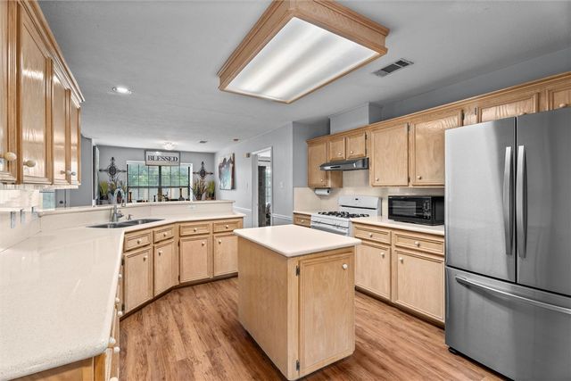 600 Coachlight Court, College Station, TX 77845